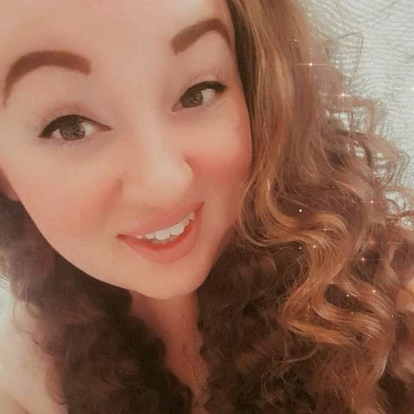 Meet your Posher, Melissa - Picture 2 of 3